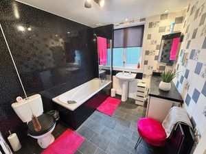 Photo 8- click for photo gallery